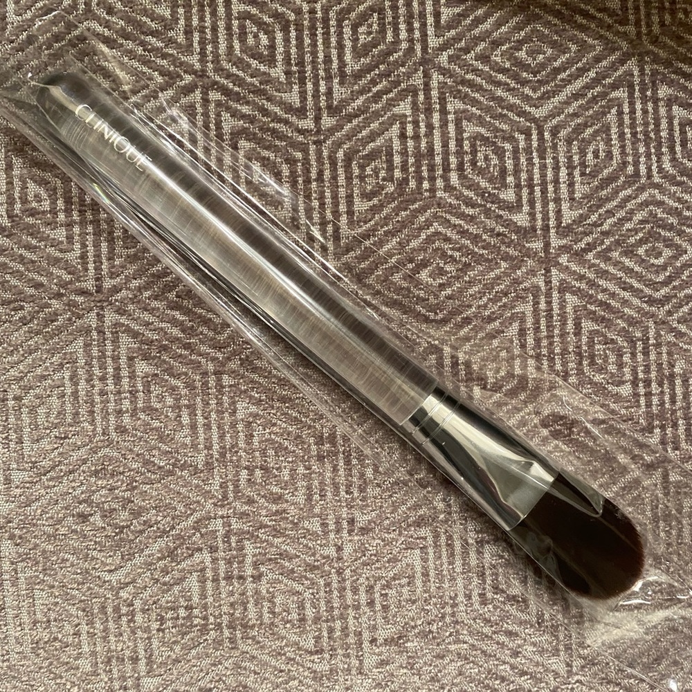 NEW!! Clinique powder foundation brush